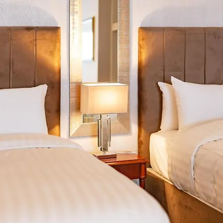 Tf Royal & Theatre 3*