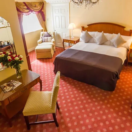 Tf Royal & Theatre Отель