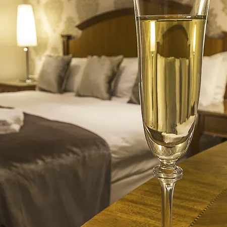 Tf Royal & Theatre Отель