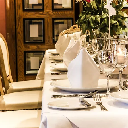 Tf Royal & Theatre Отель