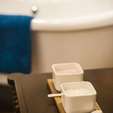 Tf Royal & Theatre Отель 3*