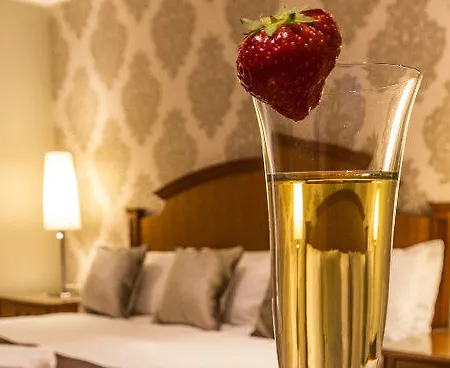 Tf Royal & Theatre 3*